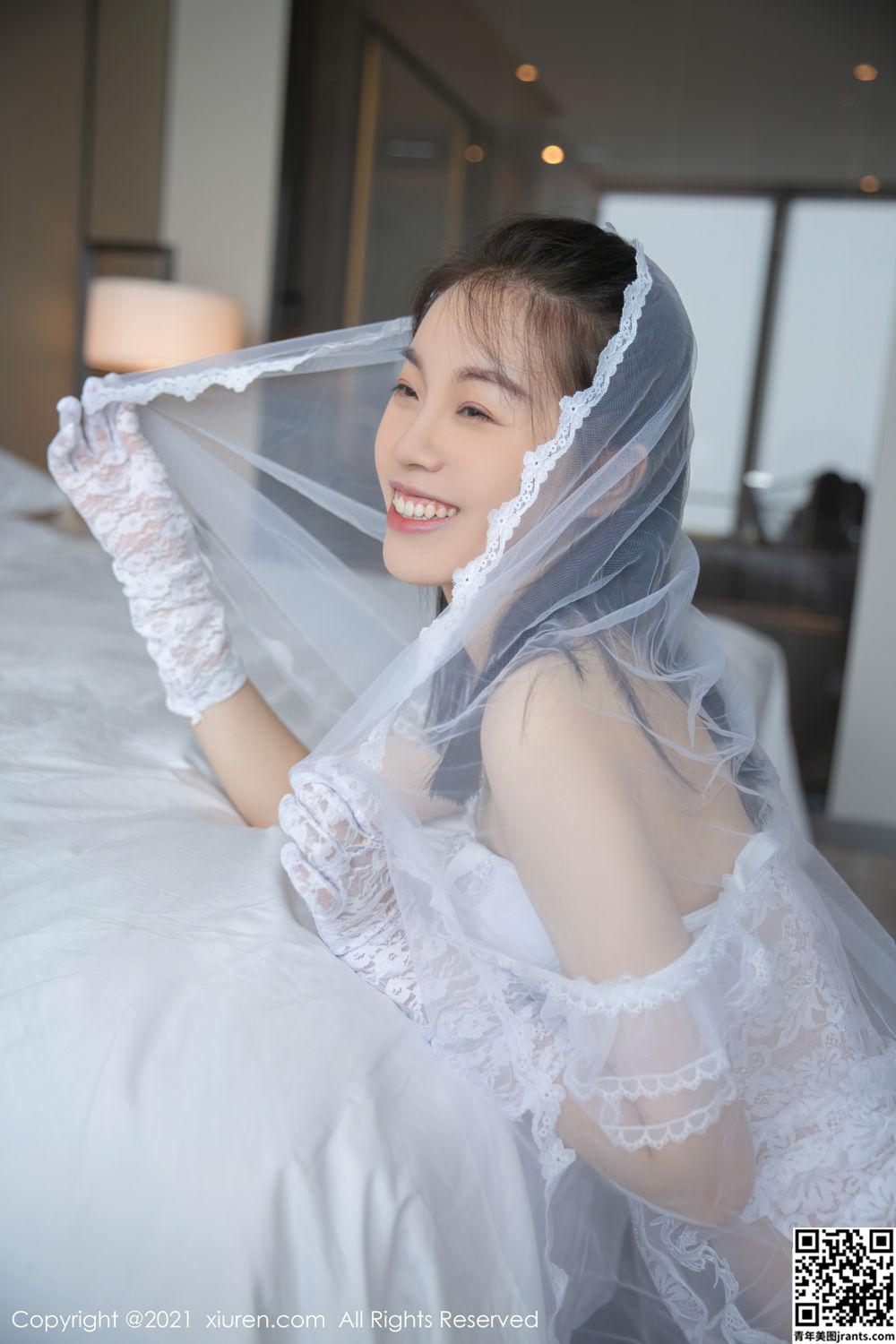 模特@一颗甜蛋黄a 发布，层层叠叠轻纱弥漫的唯美婚纱