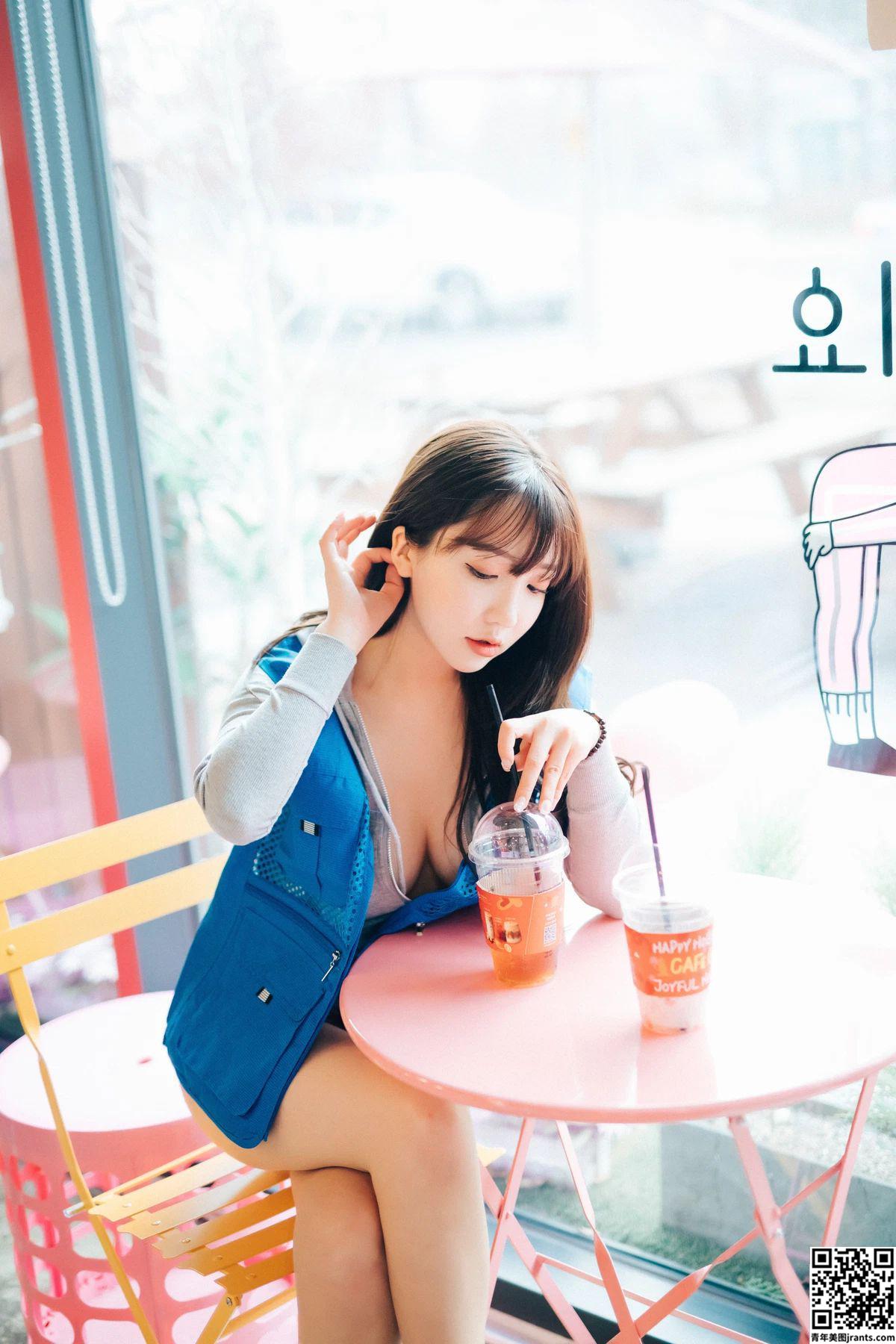 Son Yeeun-LOOZY- Convenience Store Part Timer Set-02