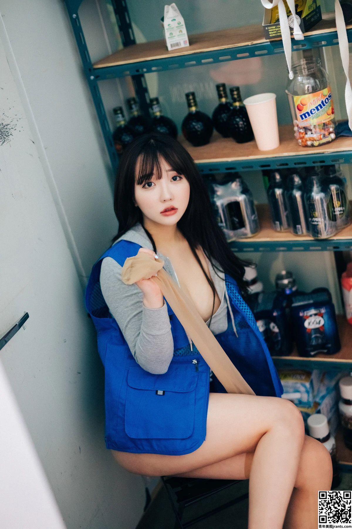 Son Yeeun-LOOZY- Convenience Store Part Timer Set-02
