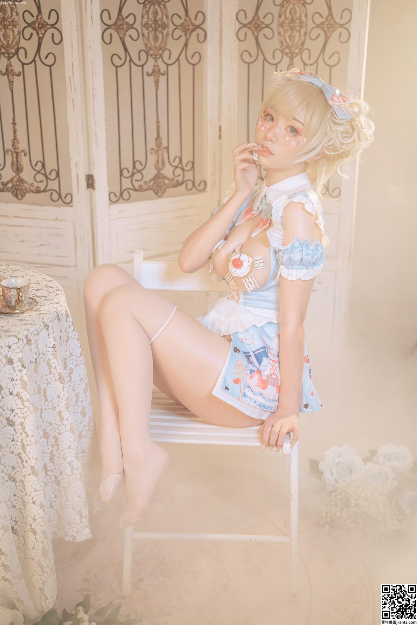 Nekoko Yoshi &#8211; Alice in Wonderland Nude Cos (30P)