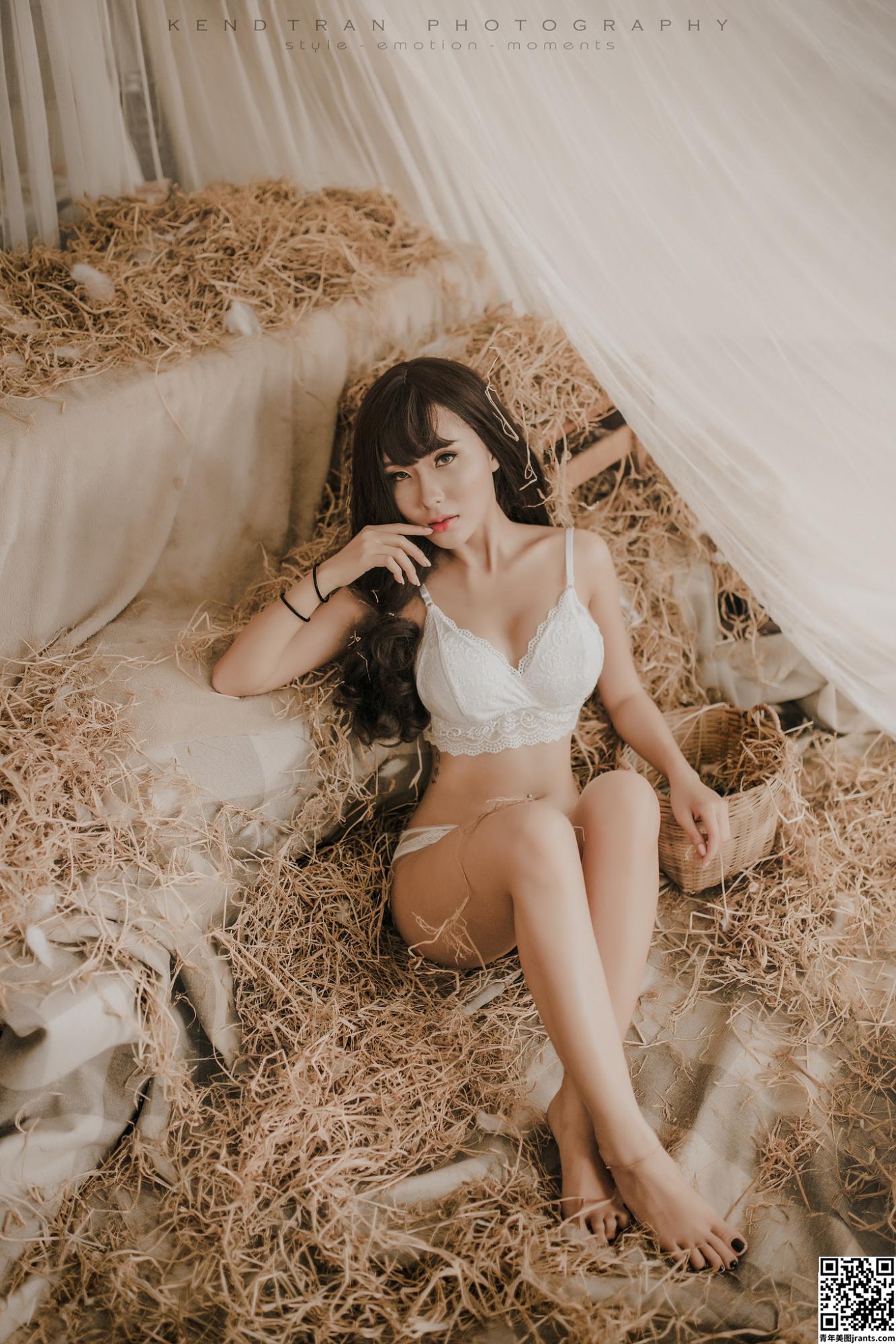 亚洲女孩炫耀她们拍摄的性感身材-Tuan Hoang-08 (80P)