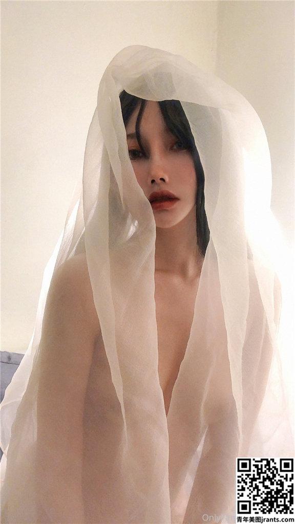 Choi Ji Yun -Semi-Nude Maria Set (20P)