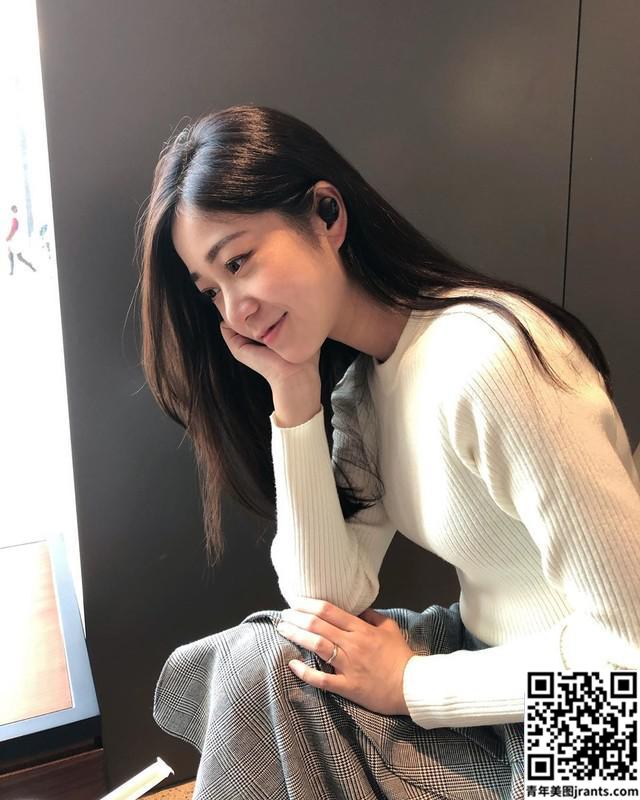 华航正妹空姐Sunny穿制服自拍照甜美脸蛋气质超迷人 (26P)