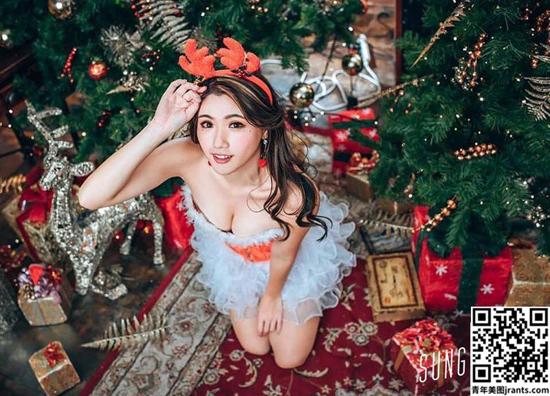 张伦甄 Ellen Chang、美腿美乳穿圣诞低胸装来洗你的版！ (16P)