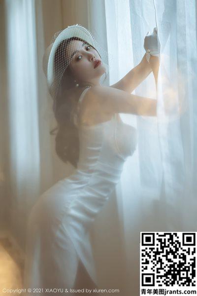 [杨晨晨Yome]白色洋装 抚媚眼神散发仙气