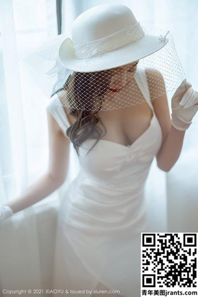 [杨晨晨Yome]白色洋装 抚媚眼神散发仙气