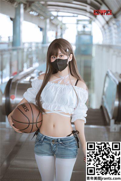 美女能与你一同打篮球吗