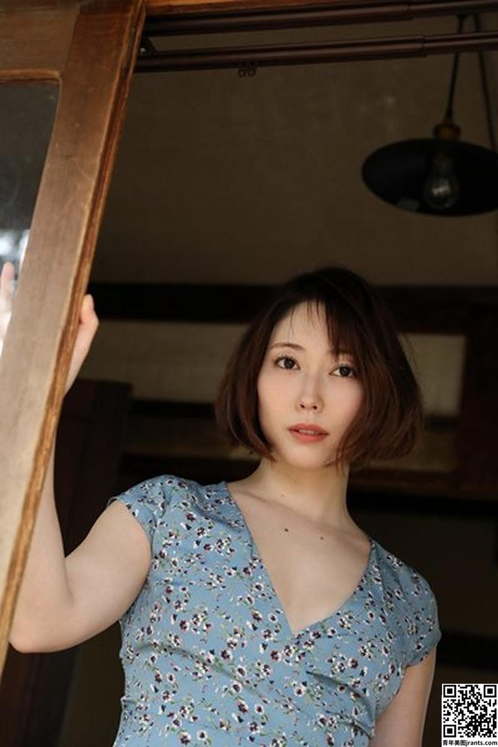 Miku 未来, 周刊ポストデジタル写真集 聡明な淑女の止まらない妄想 Set.02