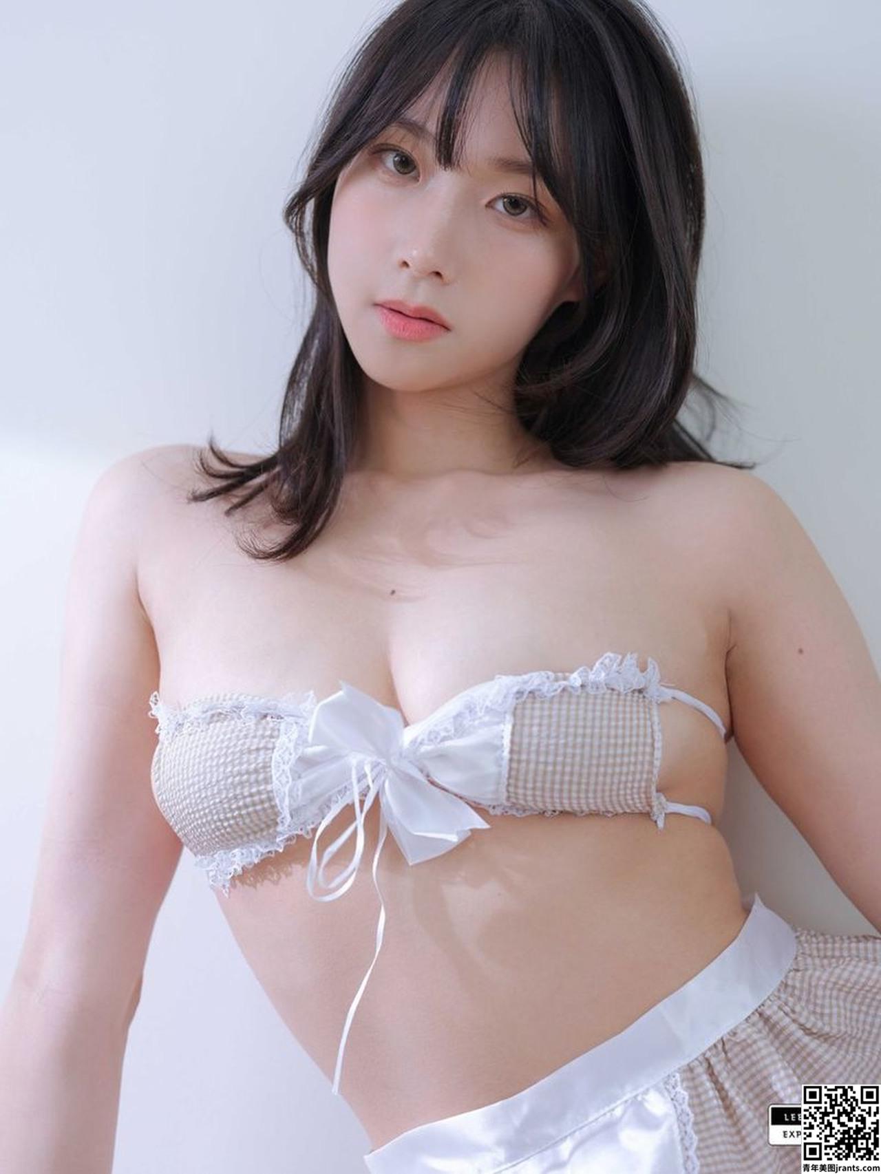 肌肤白里透红,丰满肉感的韩 美少女喷血写真-Myung Ah