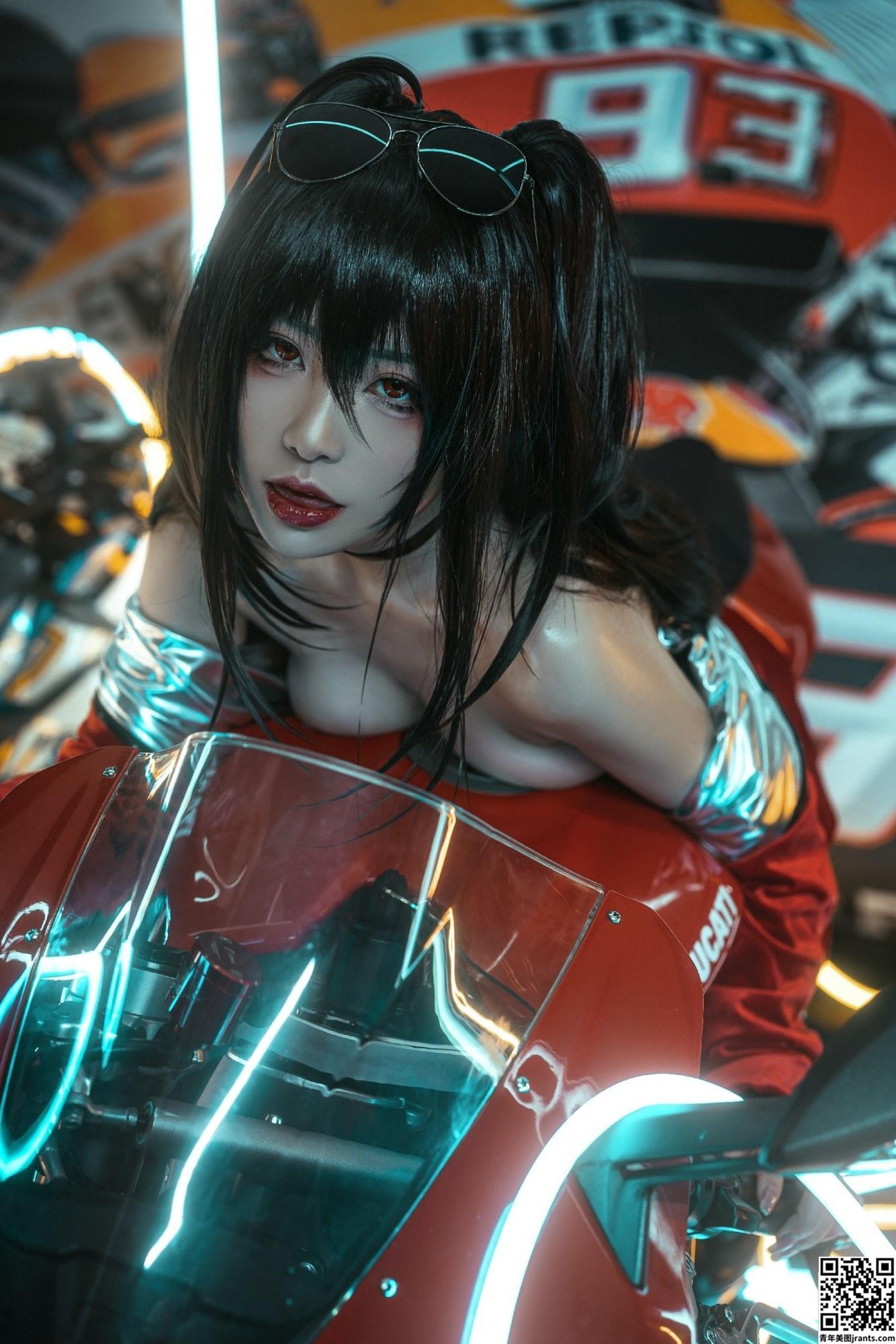 [COSPLAY] 爆机少女喵小吉 – 碧蓝航线 大凤