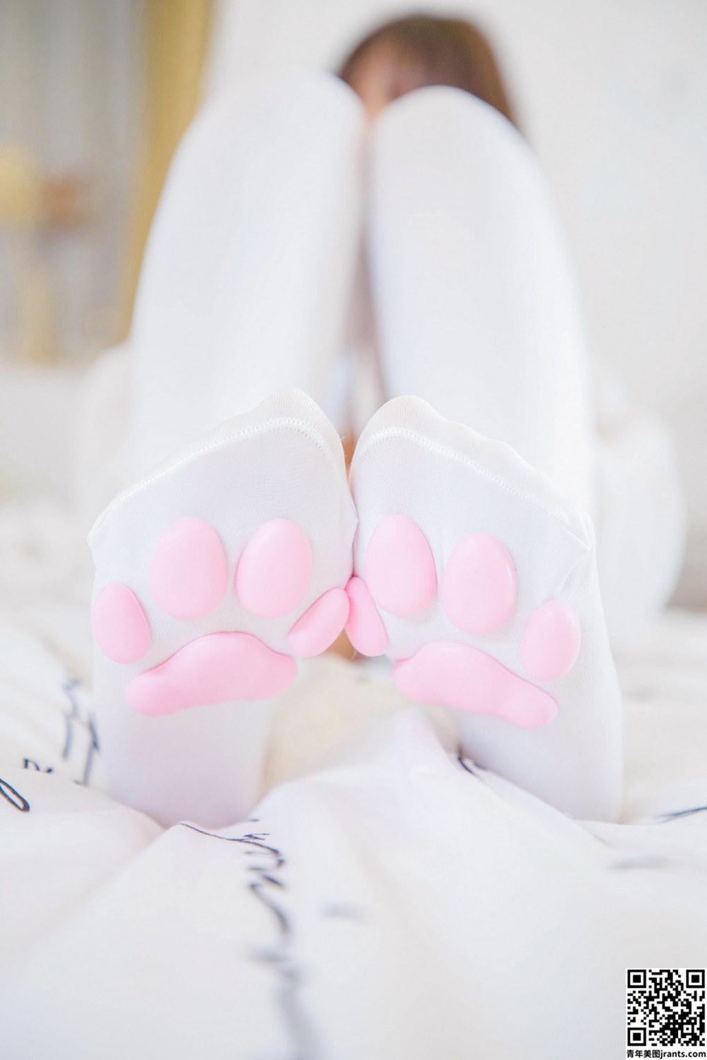 神楽坂真冬《白色猫掌袜3》御姐身材完美展示
