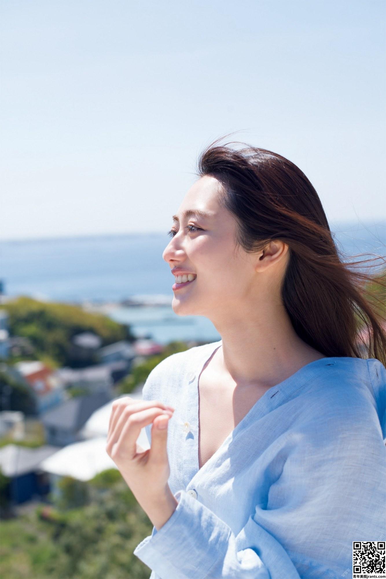 [奥山かずさ] 神颜值搭载「白皙嫩乳」性感迷人