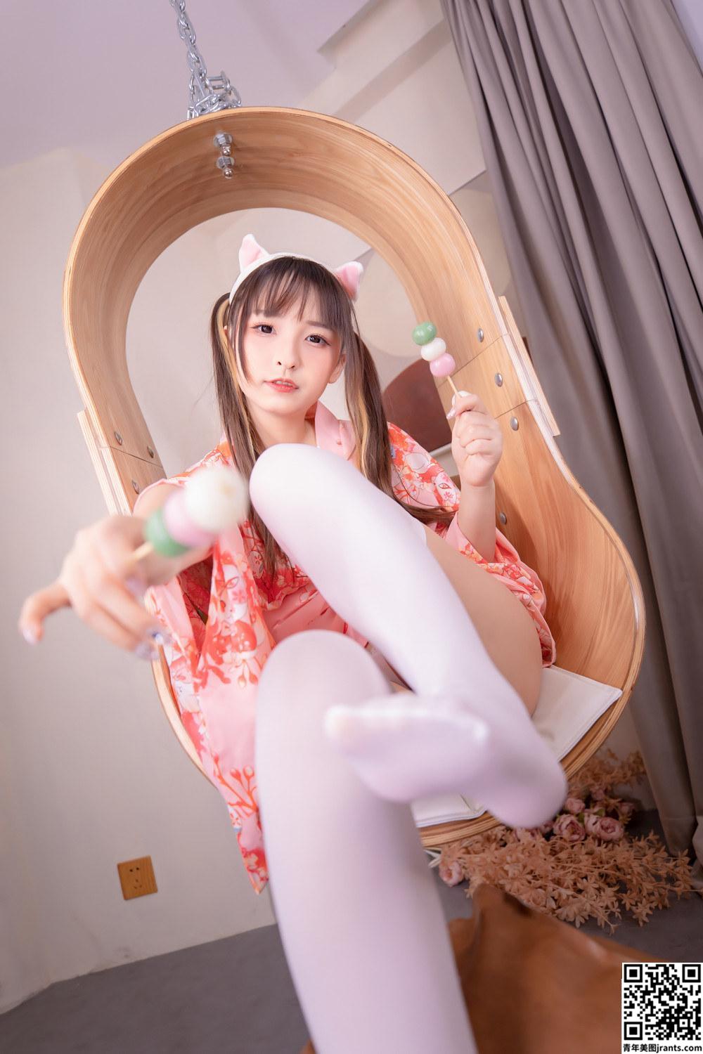 神楽坂真冬《短版和服》白膝袜搭配让人沦陷