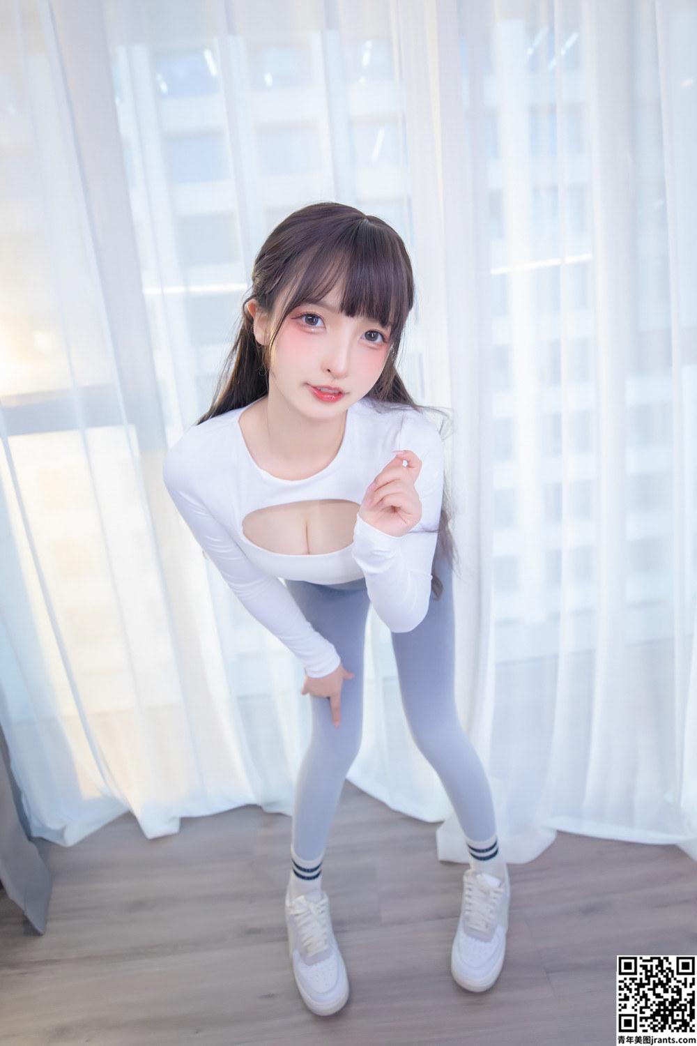 神楽坂真冬《瑜珈服装4》美胸翘臀最具破坏性