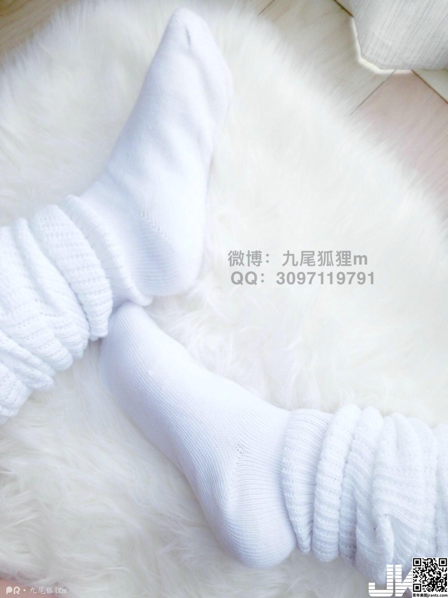 九尾狐狸m – 校服泡泡袜 (19P)