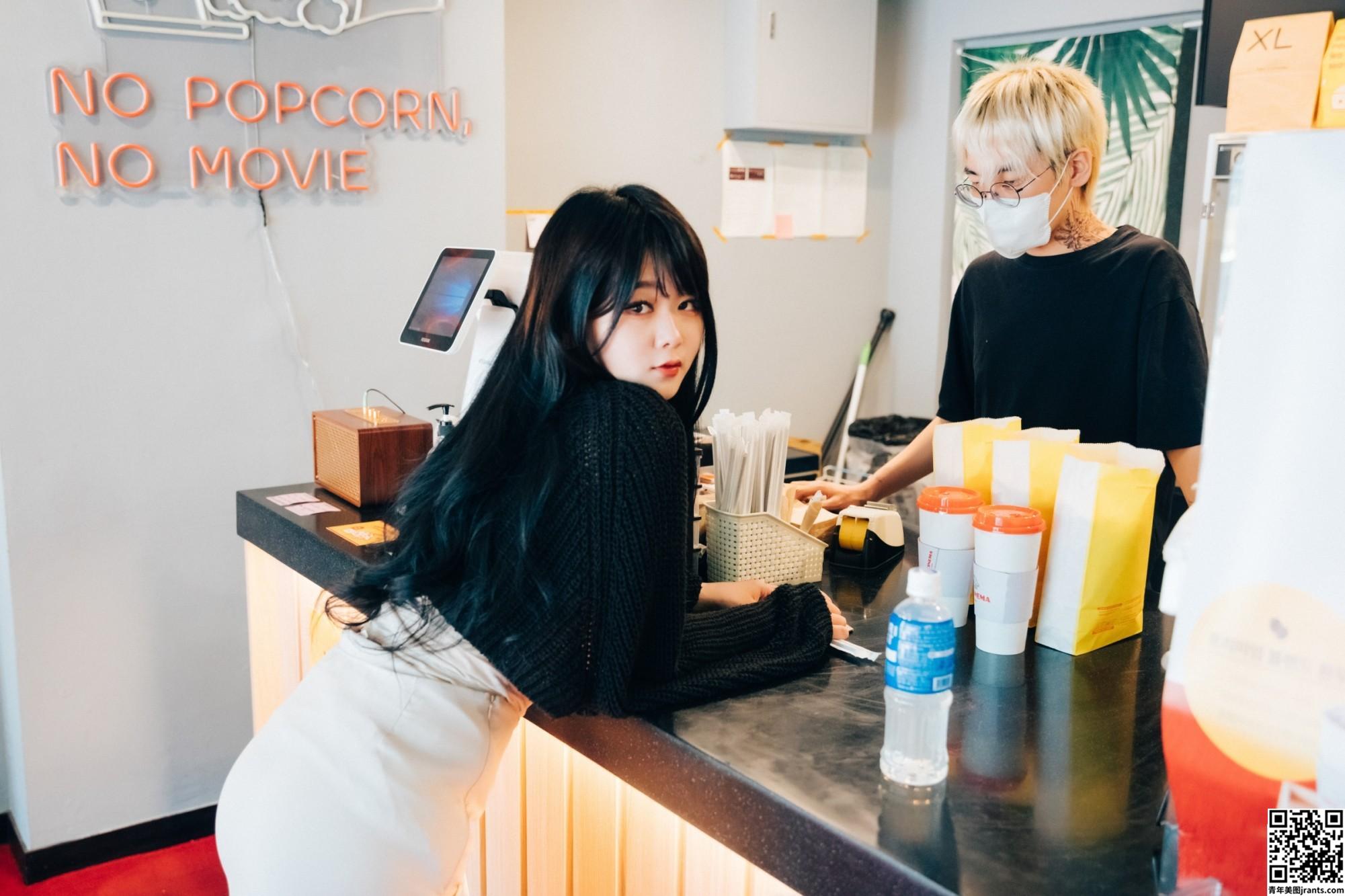 [Loozy] Zia   – XXX in The Theater (47P)