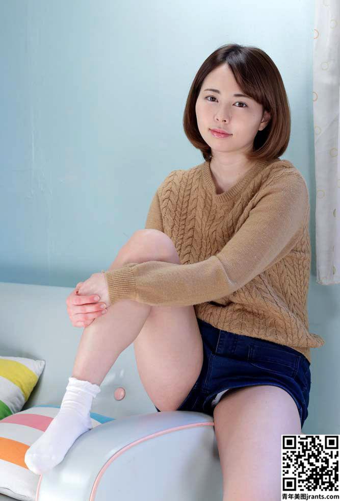 皮肤白皙的日本学生妹妹Yuua Emoto 榎本结亜 (29P)