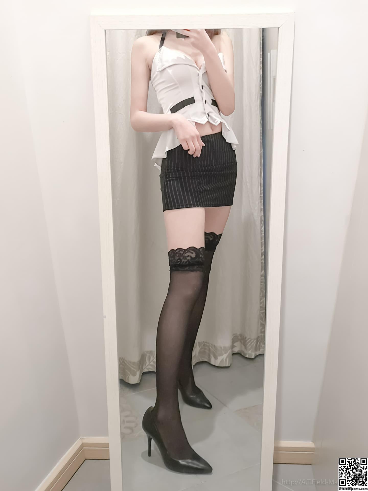 Tsubaki Album Selfie Vol 002 MiniHipSkirt Sexy Teacher (30P)