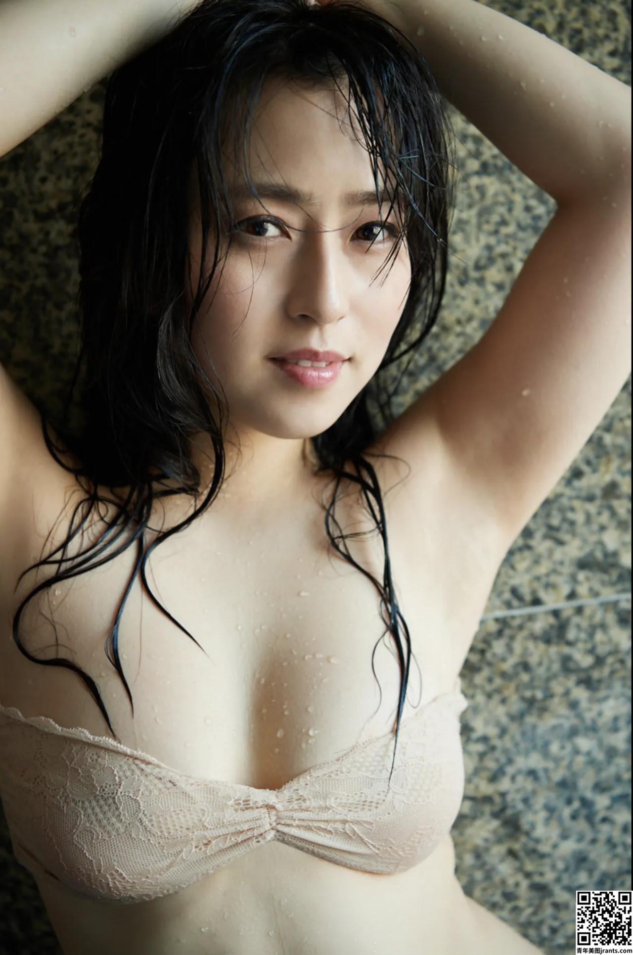 [薄井しお里] 美乳真是赞…..散发强大魅力 (14P)