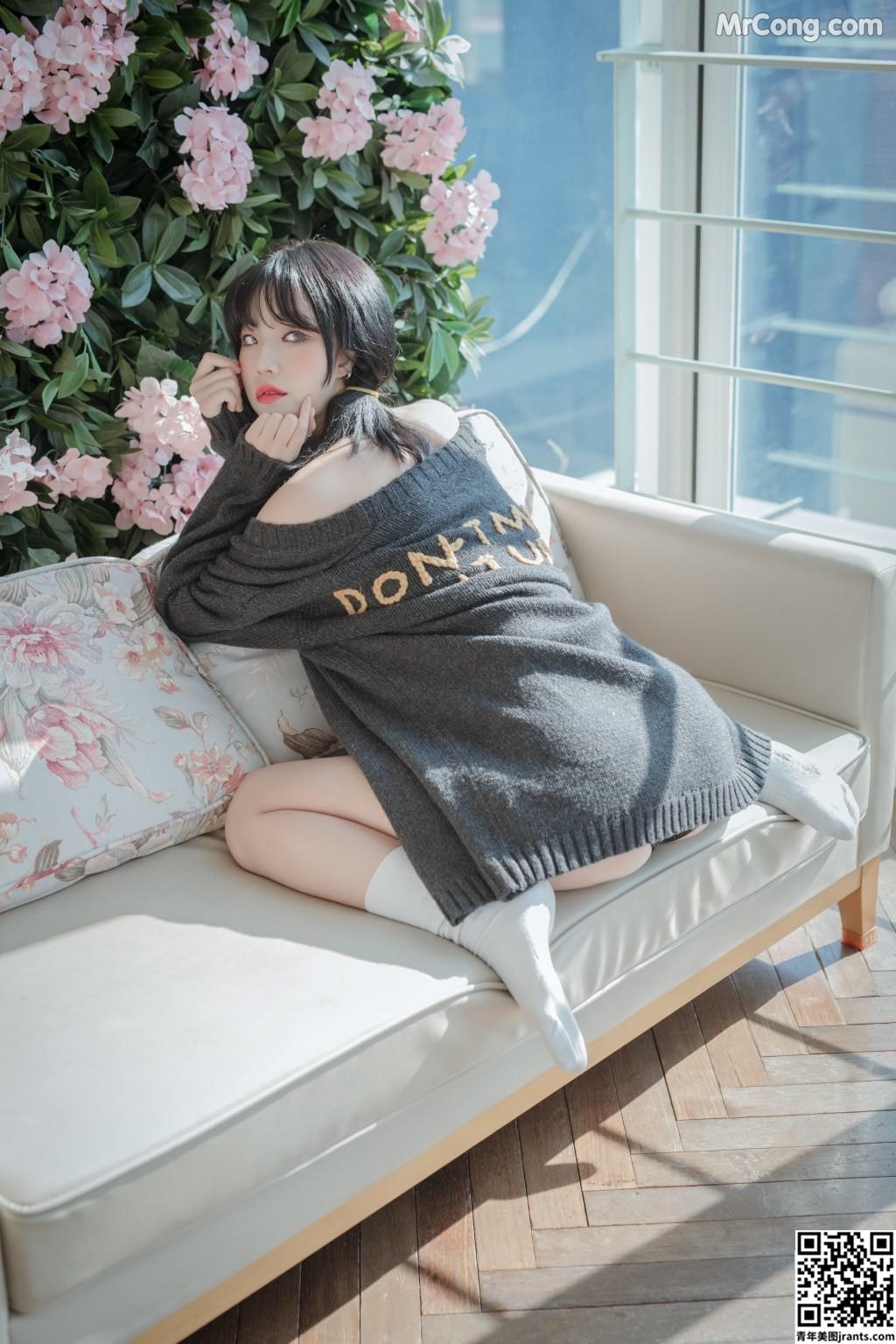 SAINT Photolife – Yuna – BLOOM VOL. 01 (52P)