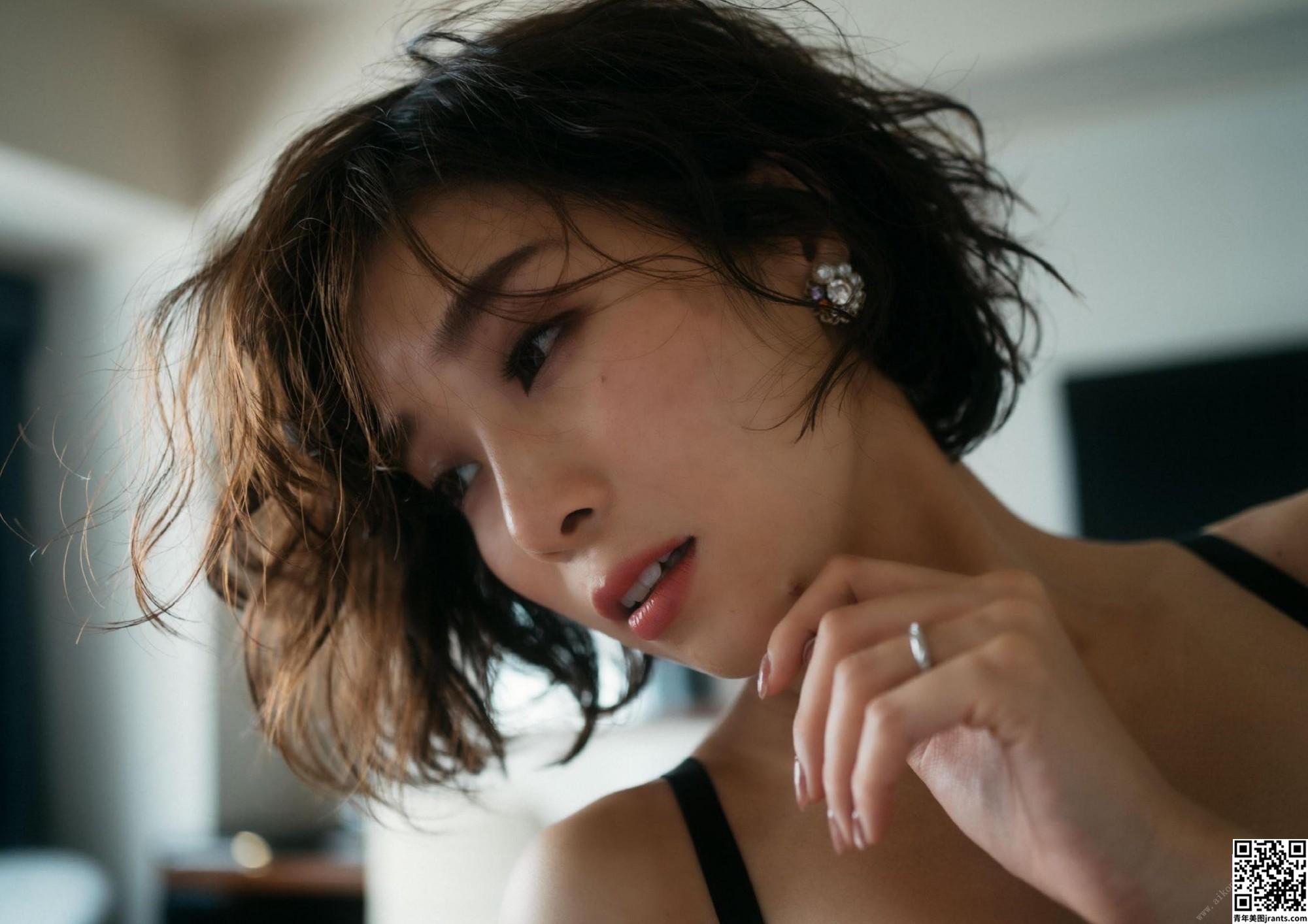Eimi Hanamura 花村映実 – Woman living in a hotel ホテルに住むオンナ。 (99P)