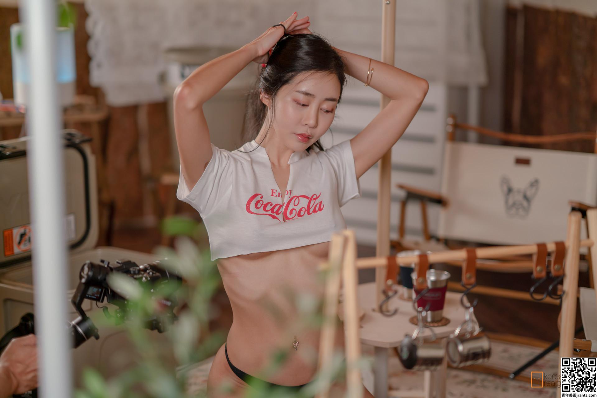[Korean Realgraphic] 白皙美女身材好养眼 让人忍不住… (33P)